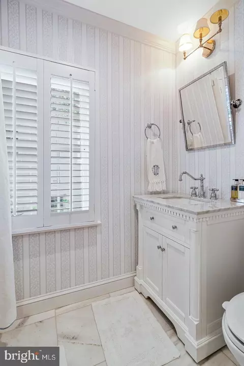 Bath - 4607 Kenmore Dr NW, Washington, DC 20007 photo 8 of 10
