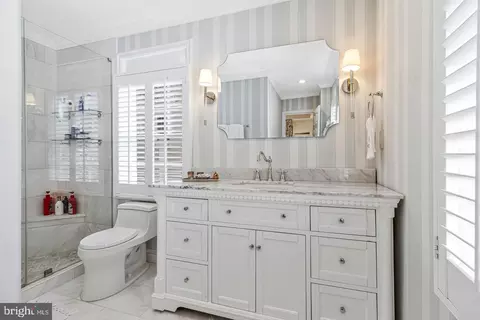 Bath - 4607 Kenmore Dr NW, Washington, DC 20007 photo 5 of 10