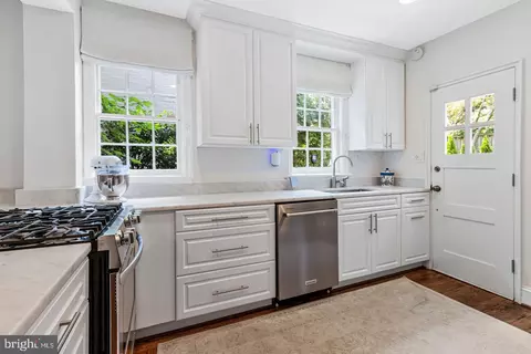 Kitchen - 4607 Kenmore Dr NW, Washington, DC 20007 photo 4 of 6