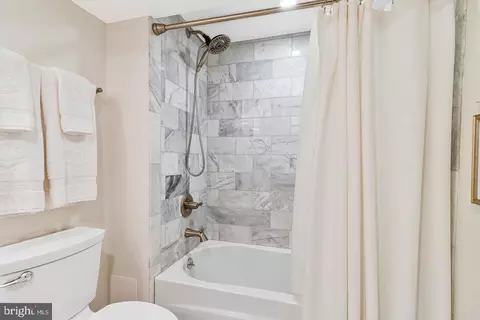 Bath - 4607 Kenmore Dr NW, Washington, DC 20007 photo 3 of 10