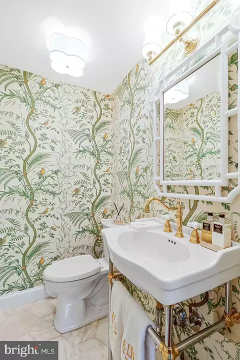 Bath - 4607 Kenmore Dr NW, Washington, DC 20007 photo 1 of 10
