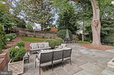 Exterior - 4607 Kenmore Dr NW, Washington, DC 20007 photo 2 of 6