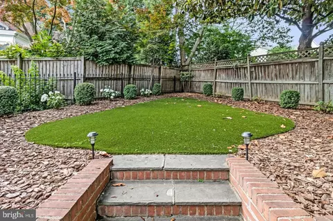 Exterior - 4607 Kenmore Dr NW, Washington, DC 20007 photo 4 of 6