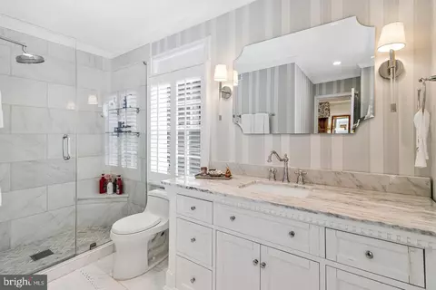 Bath - 4607 Kenmore Dr NW, Washington, DC 20007 photo 4 of 10