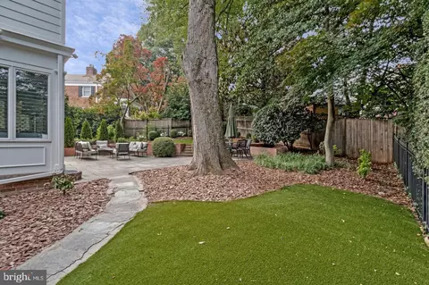 Exterior - 4607 Kenmore Dr NW, Washington, DC 20007 photo 5 of 6