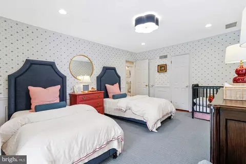 Bedroom - 4607 Kenmore Dr NW, Washington, DC 20007 photo 7 of 13