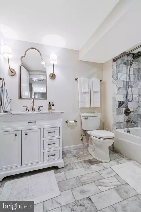 Bath - 4607 Kenmore Dr NW, Washington, DC 20007 photo 6 of 10