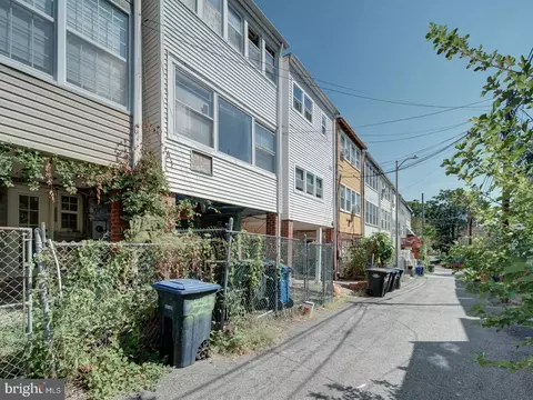 Exterior - 225 Cromwell Ter NE, Washington, DC 20002 photo 5 of 5