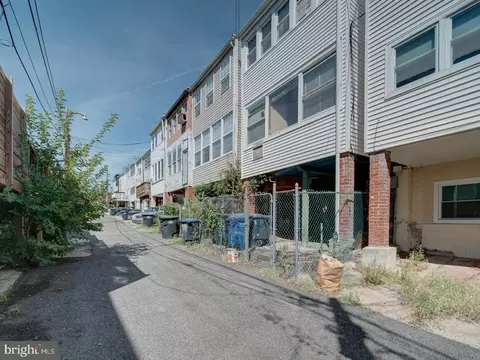 Exterior - 225 Cromwell Ter NE, Washington, DC 20002 photo 4 of 5