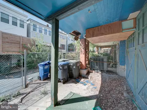 Exterior - 225 Cromwell Ter NE, Washington, DC 20002 photo 3 of 5