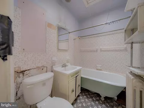 Bath - 225 Cromwell Ter NE, Washington, DC 20002 photo 3 of 3