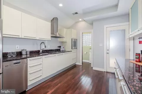 Kitchen - 1515 Independence Ave SE, Washington, DC 20003 photo 1 of 2