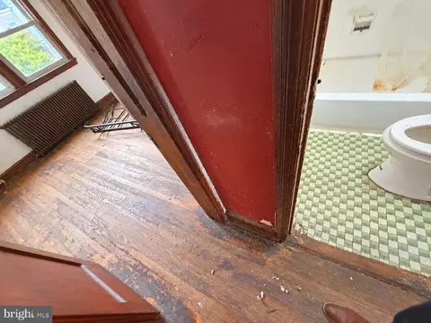 Entry Way - 926 15th St SE, Washington, DC 20003 photo 6 of 9