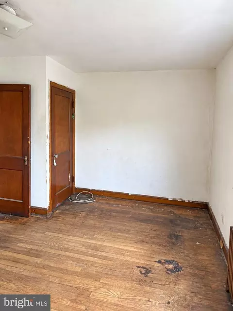 Bedroom - 926 15th St SE, Washington, DC 20003 photo 2 of 4