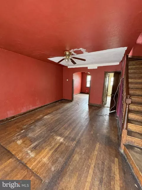 Living - 926 15th St SE, Washington, DC 20003 photo 2 of 2