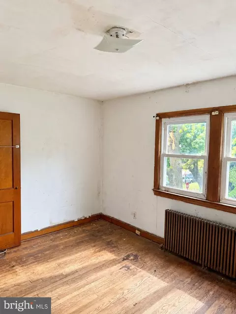 Bedroom - 926 15th St SE, Washington, DC 20003 photo 1 of 4