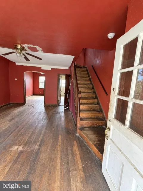 Entry Way - 926 15th St SE, Washington, DC 20003 photo 2 of 9