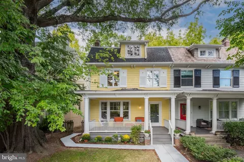 3933 Livingston St NW, Washington, DC 20015