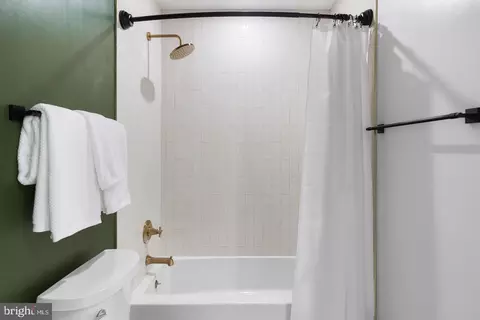 Bath - 1124 Florida Ave NE #310, Washington, DC 20002 photo 2 of 2