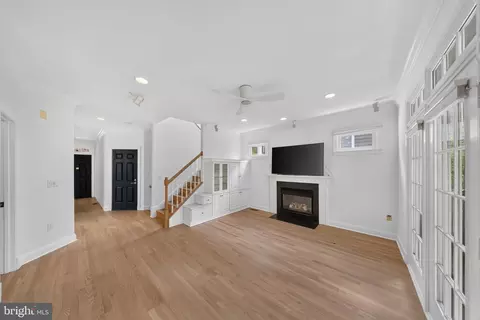 Living - 5000 Macarthur Ct NW, Washington, DC 20016 photo 3 of 5