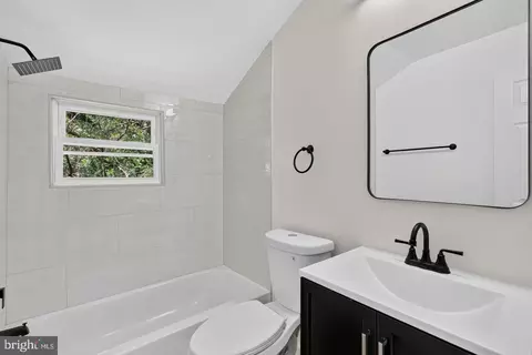 Bath - Undisclosed, Washington, DC 20019 photo 1 of 3