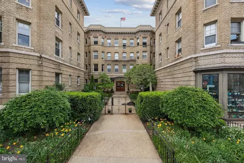 3220 17th St NW #207, Washington, DC 20010