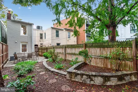 Exterior - 524 4th St SE, Washington, DC 20003 photo 5 of 7
