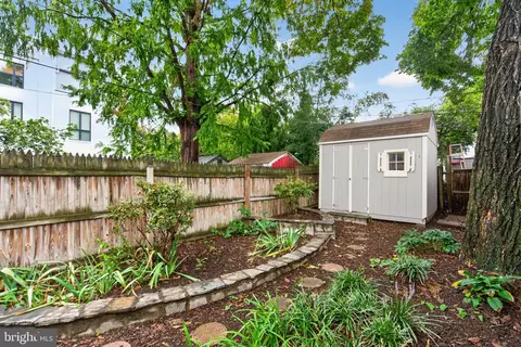 Exterior - 524 4th St SE, Washington, DC 20003 photo 4 of 7