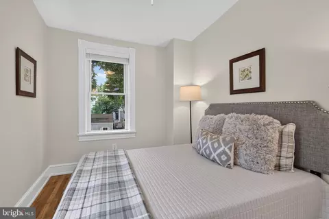 Bedroom - 524 4th St SE, Washington, DC 20003 photo 4 of 6