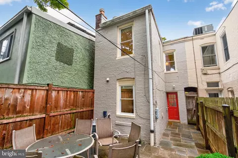Exterior - 524 4th St SE, Washington, DC 20003 photo 6 of 7