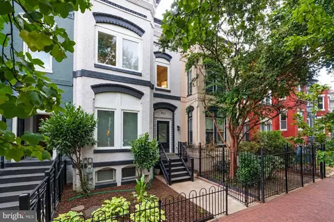 Exterior - 822 7th St NE #2, Washington, DC 20002 photo 1 of 4