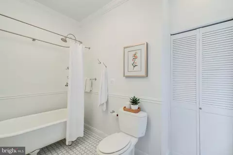 Bath - 822 7th St NE #2, Washington, DC 20002 photo 2 of 3