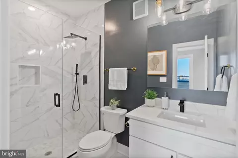 Bath - 2019 M St NE #PH9, Washington, DC 20002 photo 1 of 2