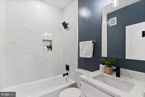 Bath - 2019 M St NE #PH9, Washington, DC 20002 photo 2 of 2