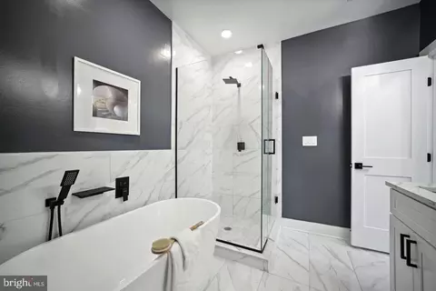 Bath - 2019 M St NE #7, Washington, DC 20002 photo 3 of 3