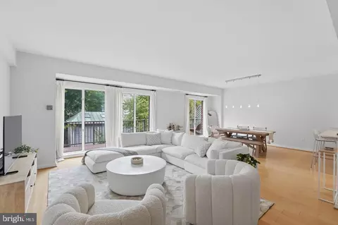 3251 Prospect St NW #302, Washington, DC 20007
