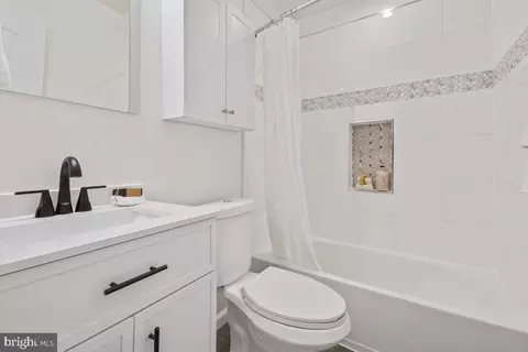 Bath - 817 20th St NE, Washington, DC 20002 photo 2 of 4