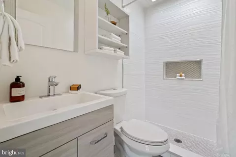 Bath - 817 20th St NE, Washington, DC 20002 photo 3 of 4