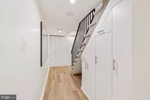 Entry Way - 817 20th St NE, Washington, DC 20002 photo 4 of 4