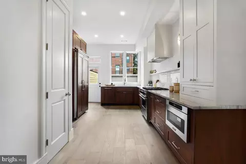 Entry Way - 421 4th St NE, Washington, DC 20002 photo 6 of 12
