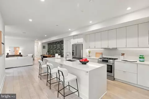 3554 10th St NW #1, Washington, DC 20010
