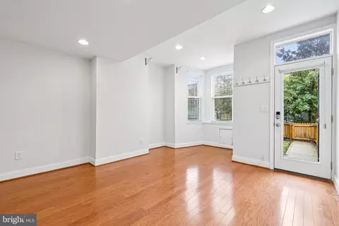 Living - 813 12th St NE, Washington, DC 20002 photo 3 of 5