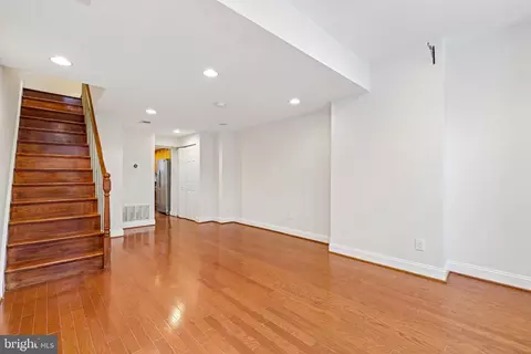 Living - 813 12th St NE, Washington, DC 20002 photo 4 of 5