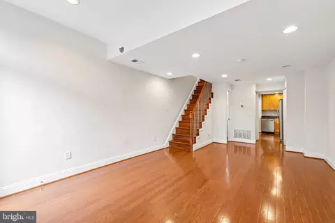 Living - 813 12th St NE, Washington, DC 20002 photo 2 of 5