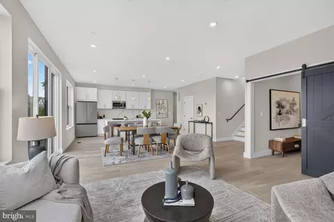 720 Irving St NE #8, Washington, DC 20017