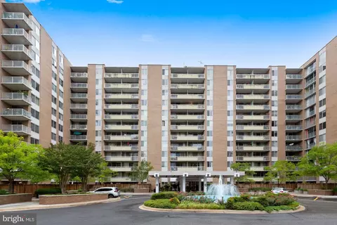 3001 Veazey Ter NW #619, Washington, DC 20008
