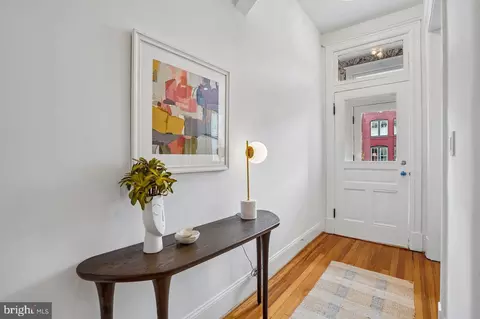 Entry Way - 914 C St NE, Washington, DC 20002 photo 2 of 8