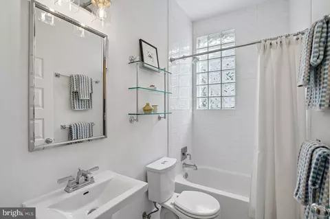 Bath - 914 C St NE, Washington, DC 20002 photo 3 of 4