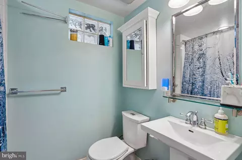 Bath - 914 C St NE, Washington, DC 20002 photo 4 of 4