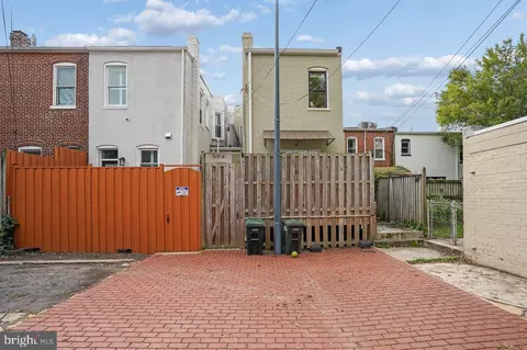 Exterior - 914 C St NE, Washington, DC 20002 photo 6 of 8